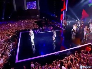 O Νεϊμάρ τραγουδάει μαζί με τον Μιτσέλ Τελό