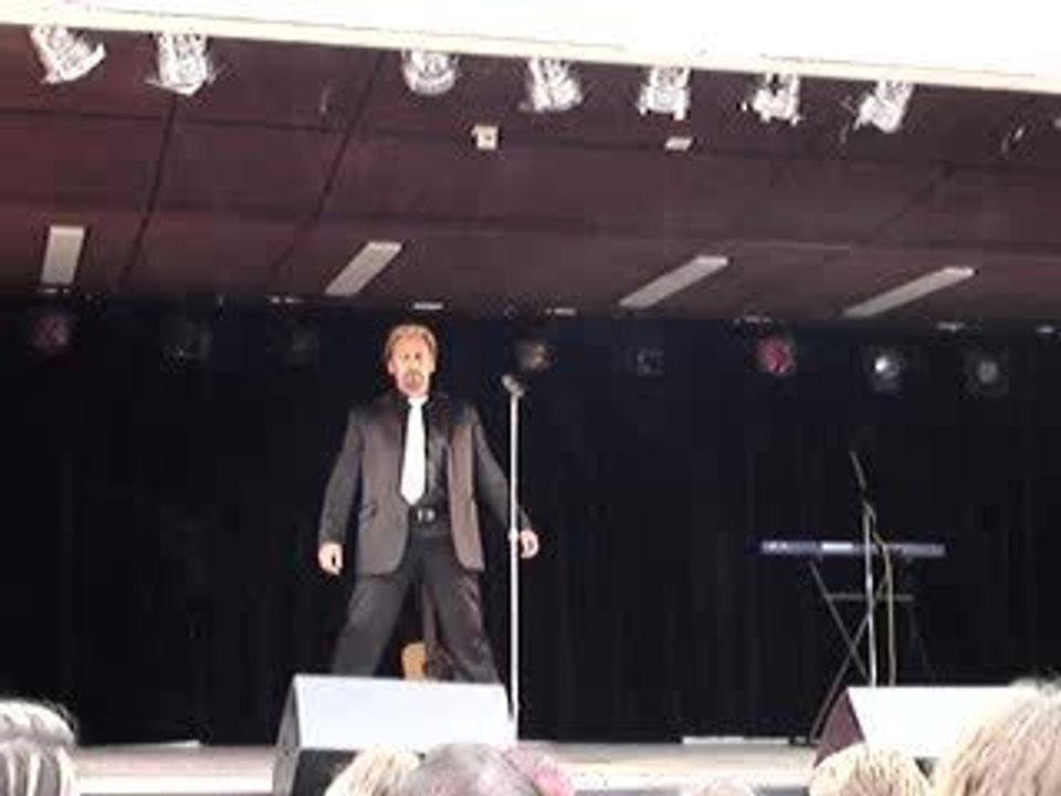 JOHNNY SE DEFOULE !!!