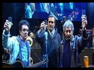 Napoli - Il brindisi con i fratelli Bennato