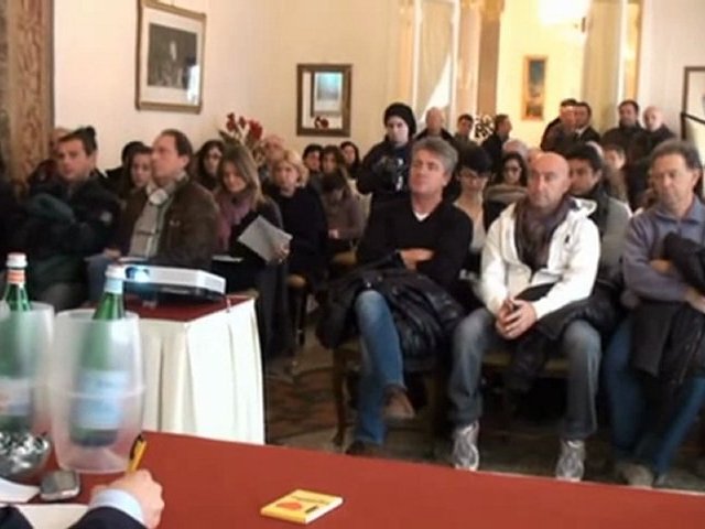 Video La befana cavalca la triglia ed arriva in Piazza Fellini
