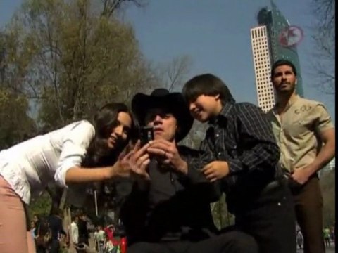 Rogelio y Paula pasean junto a Margaro por DF