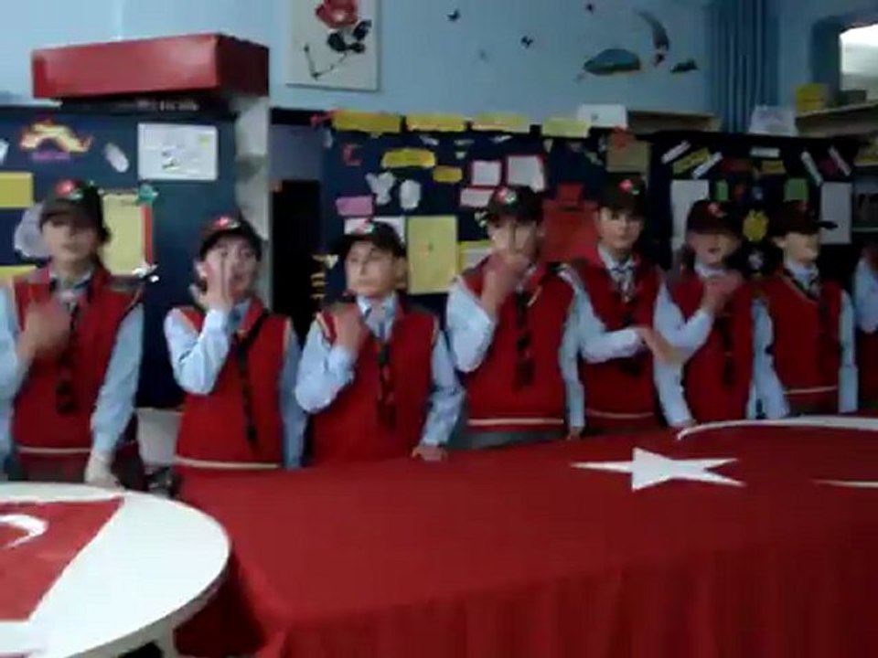 Çayırbağı İO İzci Yemini - öpücük selamı