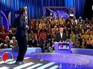Florent Peyre en poule : "Non aux oeufs de batterie"