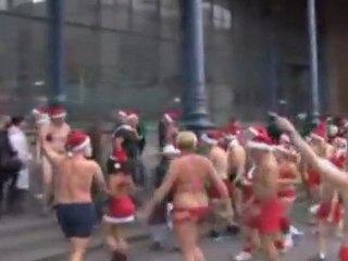 Papá Noel corre desnudo por Budapest