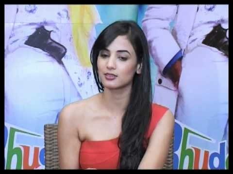 Sonal Chauhan on Amitabh Bachchan & Bbuddah...Hoga Terra Baap - Exclusive Interview
