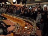 Comment servir 120 verres de saké en 8 secondes
