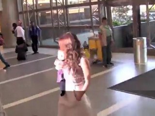 Hilary Duff demande des conseils pour sa grossesse sur Twitter