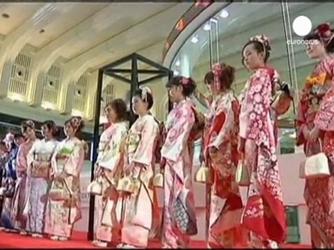 Los hombres de negocios japoneses empiezan el año...