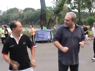 White Man in Siam - Lumphinee - Ep 03 - Aerobic