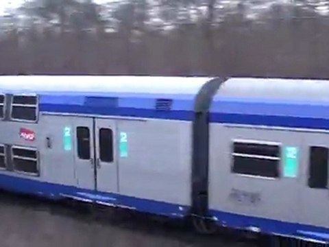 BB 15058 en voyage + rame V2N TER