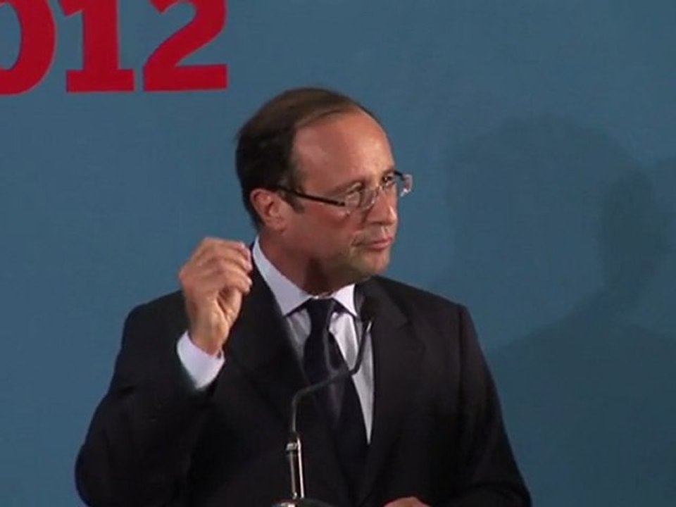 Hollande dit "ça suffit les polémiques"