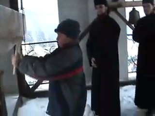 Bat Clopotele la Petru Voda