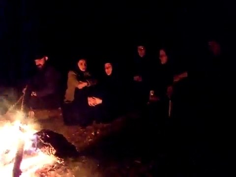 Colinde - Basarabie Frumoasa cantata la un foc din Muntii Neamtului, langa Manastirea Petru Voda