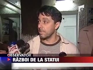 De-Mascarea - Razboi pentru Istorie - Civic Media contra Catavencu KGB si profanarea statuilor de la Universitate