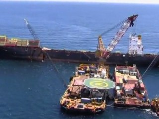 Grounded ship damage worsens