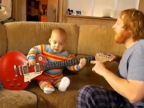 Harika bir an müthiş bir bebek sonlara doğru ellere dikkat bebeğin =)