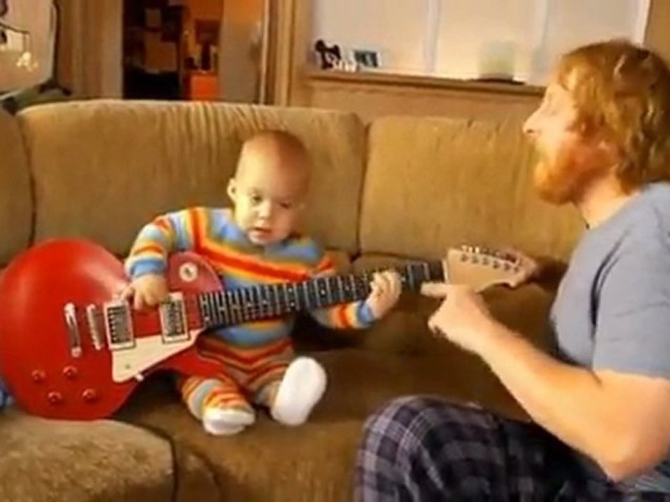 Harika bir an müthiş bir  bebek sonlara doğru ellere dikkat bebeğin =)