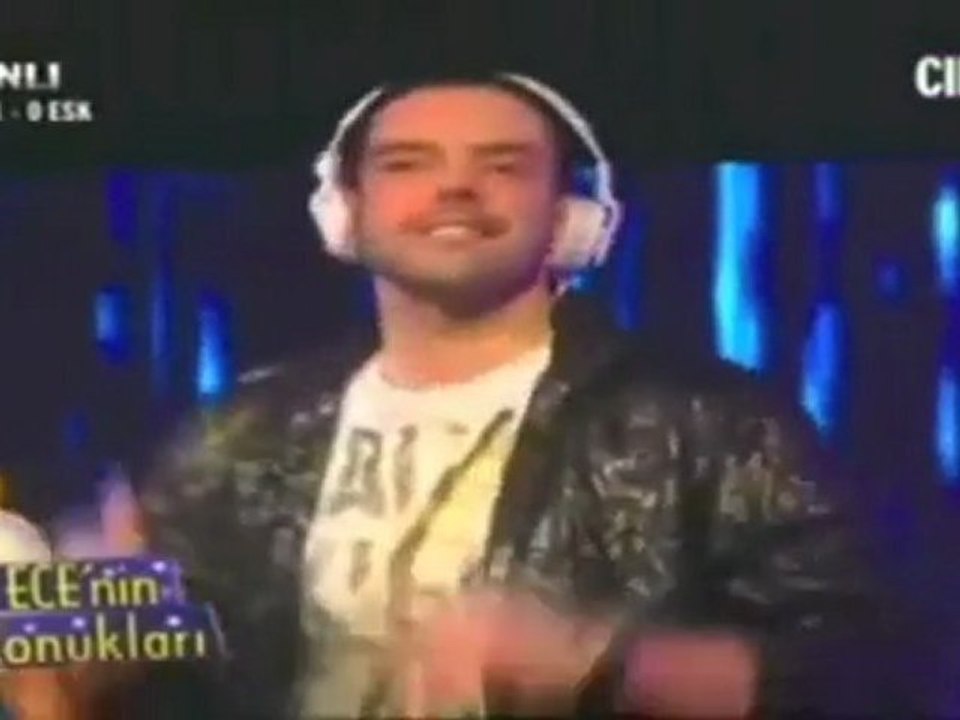 HUSEYIN KARADAYI & SERKAN CAGRI @ CINE 5 LIVE PERFORMANCE ( 4.1.2012 )