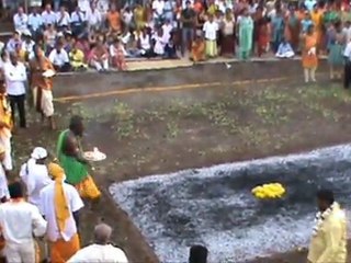 Marche sur le feu Portail Saint-Leu le 02 janvier 2012 partie2