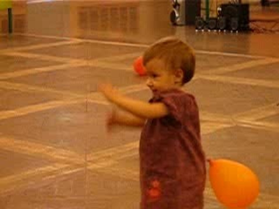 Clara danse pour son papy3