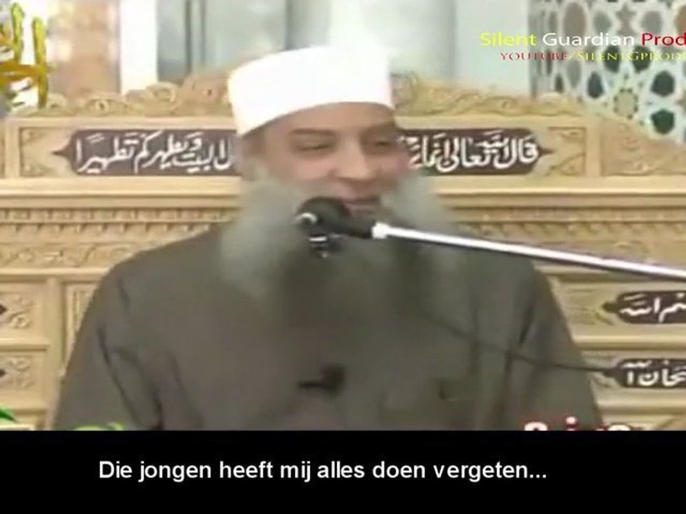 Egyptische Sheikh Abu Ishak Al heweny wordt onderbroken tijdens een lezing door een kind