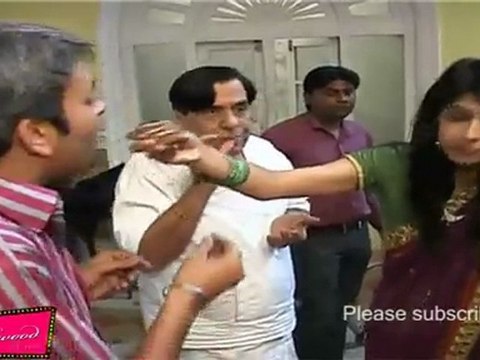 Gorgeous Aishwarya Midst Of Entire Cast Of 'Saas Bina Saural'