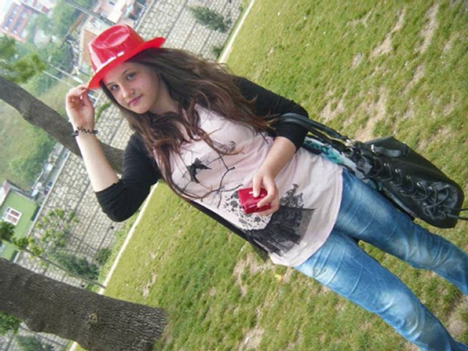 Mc SeRqeN ve Miss Kübra ve Mc Yanlız Serseri (Furkan Güleç)