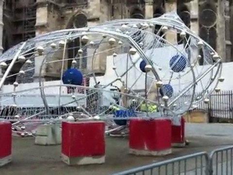 Beauvais : le vent met le sapin à terre