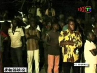 Henri Djombo remet des instruments de musique aux jeunes d’Enyellé