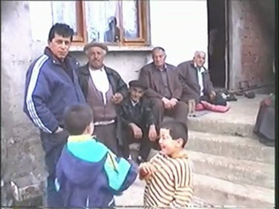 Ordu Perşembe kazancılıköyü Arkadaşlar arasında sohbet