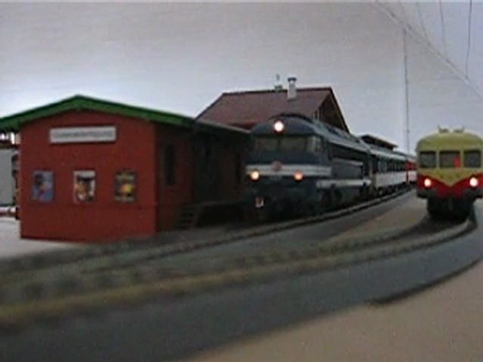 Arrivée en gare de Schwarzburg, réseau ho en construction