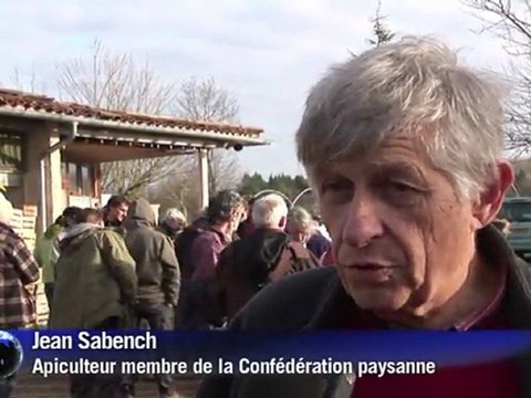 Une centaine d'apiculteurs occupe un site Monsanto