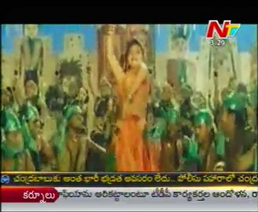 Madhuri & Kareena's Wax Statues At Tussauds Museum