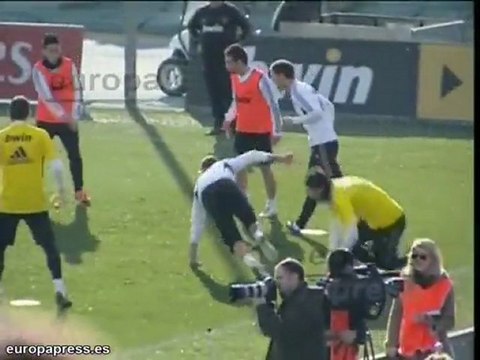 El Real Madrid arropado por su afición en Reyes