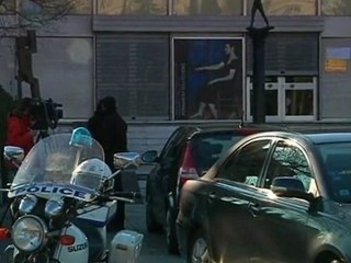 Greek police hunt art thieves