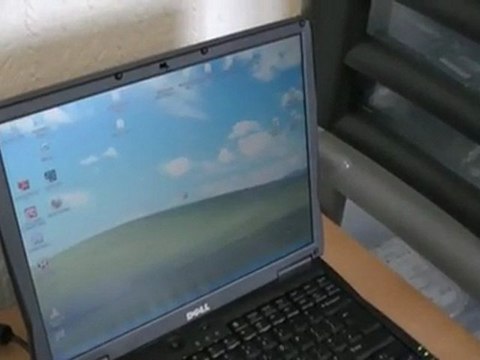 Windows XP booting up on the Dell Latitude C640