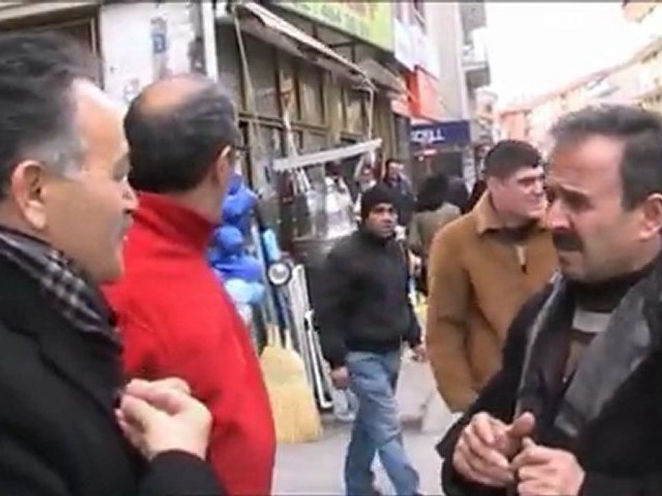 İsa Ömercan: Başkan hani cephe kaplaması nerde! dedi..