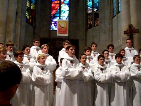 Les Petits Chanteurs à la Croix de Bois Avé Maria de F. Schubert Crépy en Valois le 02 juin 2006