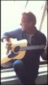 Kiefer Sutherland (Jack Bauer) chante à la guitare