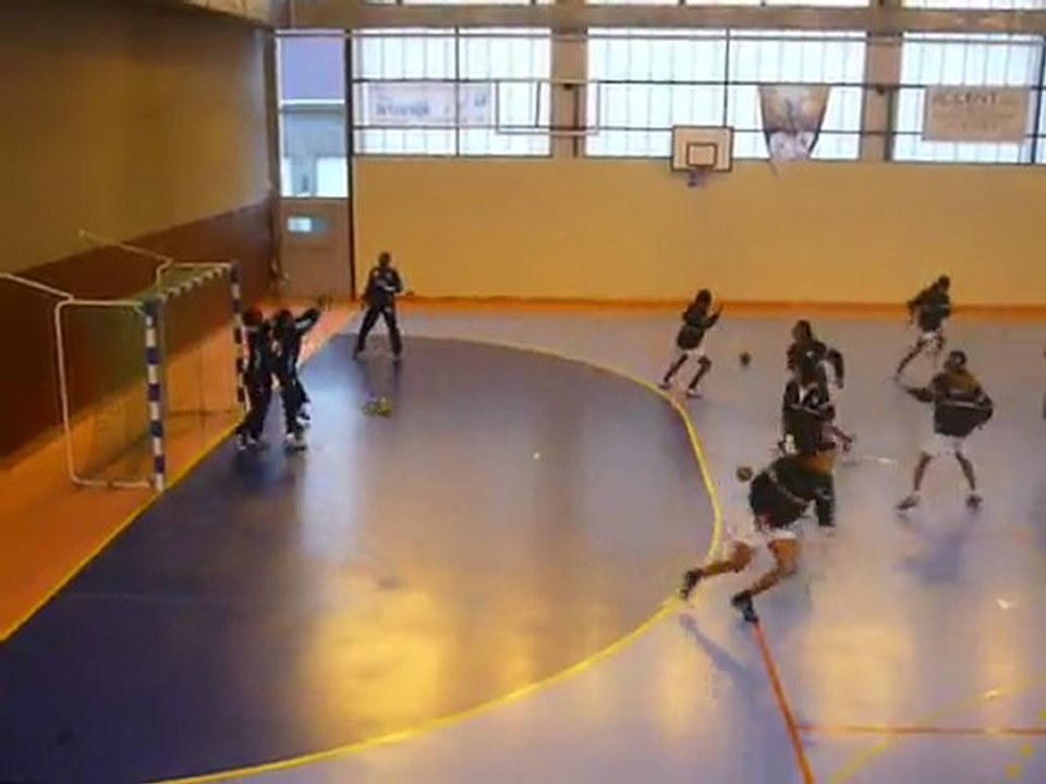 Amical Handball Féminin - Grande Bretagne / Angola - 7/01/12 / Entrainement des gardiennes original !