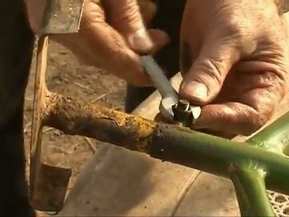 Binette à roue : démonstration pour l'entretien des cultures en ligne