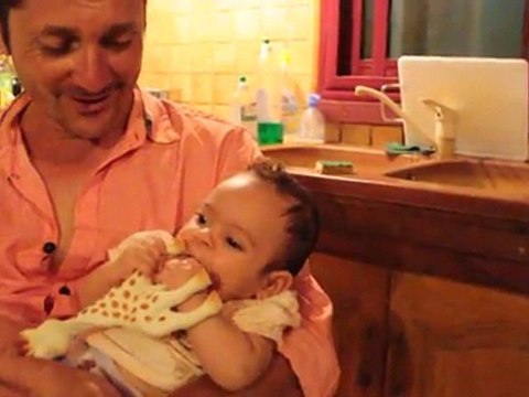 Sophie la girafe...miam miam