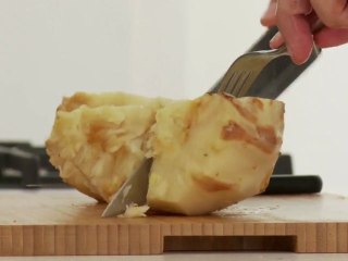 Cuisinez au Naturel - Cuisson d'un céleri au four sur un lit de sel selon une recette de Peter Nilsson