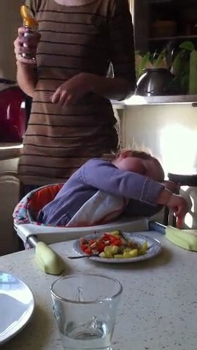 Marina ne veut pas manger (Saint-Genest, 12 novembre 2011).