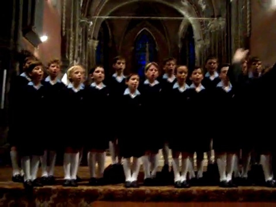 Les Petits Chanteurs à la Croix de Bois "Ecco" de O. di Lasso Avesnes sur Elpe le 29 mai 2006