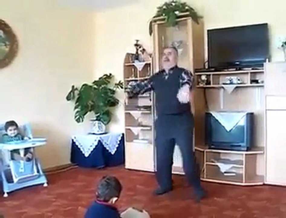 Dayı Apachi Müziğiyle Kopuyor.