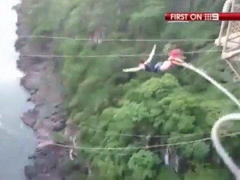 Saut à l'élastique : sa corde se casse, elle chute de 100 mètres dans l'eau