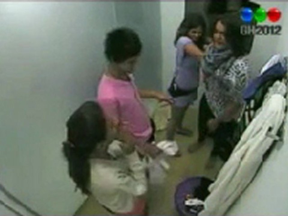JUAN MANUEL - SORPRESA TRAVESTI - PARTE 1 GRAN HERMANO 2012
