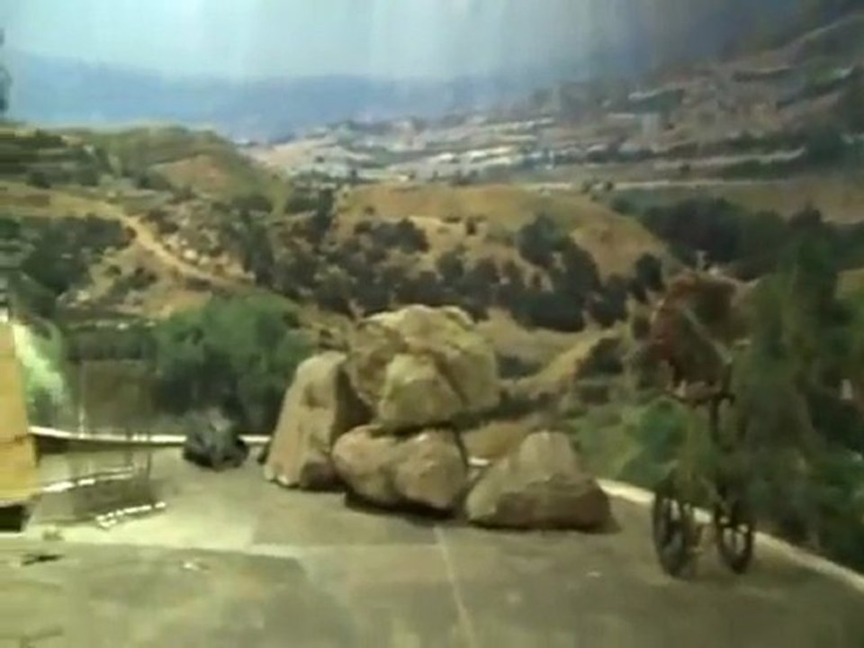 Kirsten Prout  hace un tour por el set