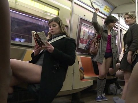 Peu frileux, des New-Yorkais prennent le métro sans pantalon